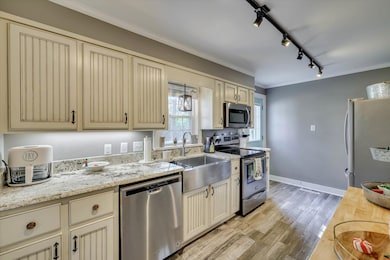 336 Wigfall St, Edgefield, SC 29824 - photo 5