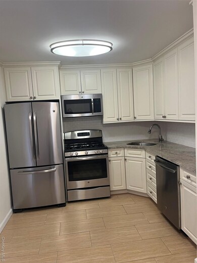 The Bay Club unit 6D, Bayside, NY 11360 - photo 2