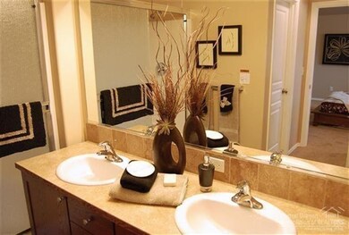 273 N Village Meadows Rd unit 20, Sisters, OR 97759 - photo 4