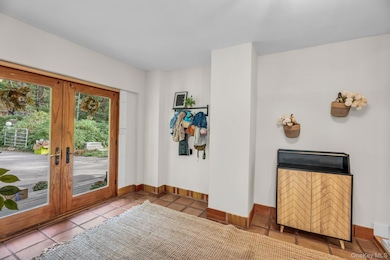 64 Sally Ln, Ridge, NY 11961 - photo 5