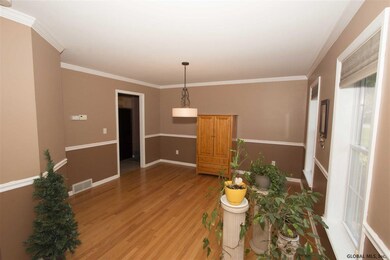 620 Maple Ln, Schenectady, NY 12309 - photo 5