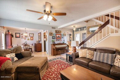 306 E Larkspur-8