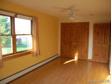 BDRM OVERLOOKING POND & YARD