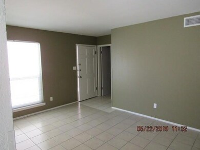 10642 Cuatro Vistas Dr unit C, El Paso, TX 79935 - photo 2