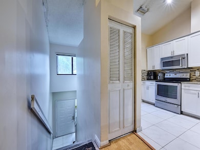 305 Harbour Pointe Way, Greenacres, FL 33413 - photo 3