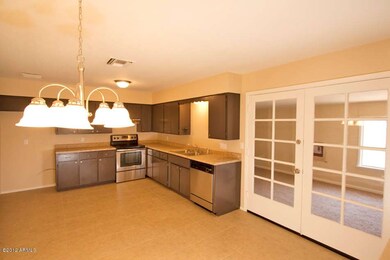 318 E Jacaranda St, Mesa, AZ 85201 - photo 3