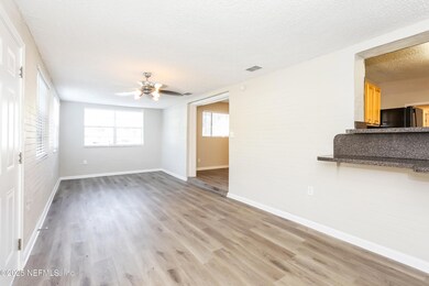 004-photo-living-room-11525008