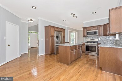 21314 Village Green Cir, Germantown, MD 20876 - photo 7