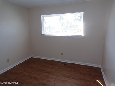 401 Myrtlewood Cir, Jacksonville, NC 28546 - photo 6