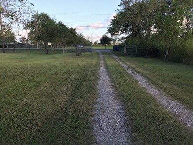 5910 County Road 392, Alvin, TX 77511 - photo 6