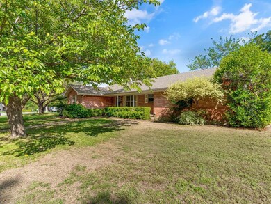 1221 Briarwood Dr, Cleburne, TX 76033 - photo 5