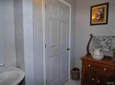 Master bedroom 1/2 bath.