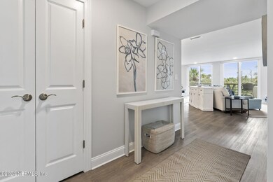 746 Spinnakers - Welcoming Foyer