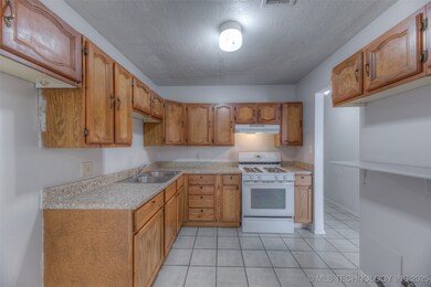 10621 E 114th St N, Owasso, OK 74055 - photo 6