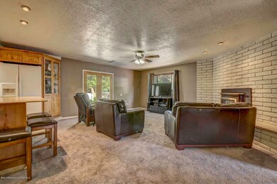 406 Kathleen Pl fam rm