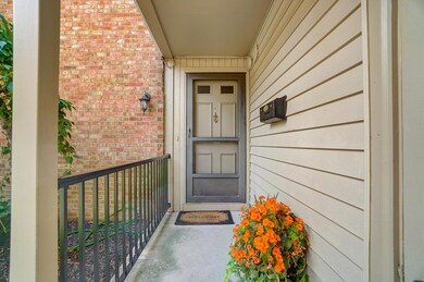 005_1719 Moravian St