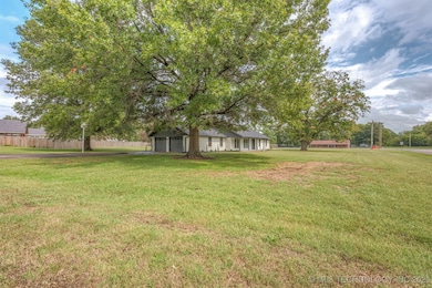 11971 Stonehedge Dr, Claremore, OK 74017 - photo 4