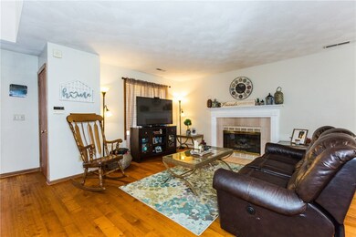 94 Toll Gate Rd, Warwick, RI 02886 - photo 3