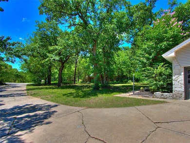 View of grassy yard