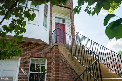 13327 Zachary Taylor Cir, Herndon, VA 20171 - photo 4