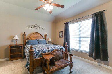 1047 Luke Dr, Alvin, TX 77511 - photo 3
