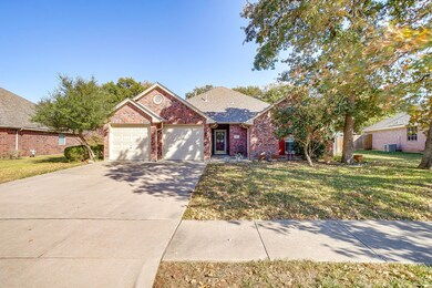 845 Royal Oak Ln, Burleson, TX 76028 - photo 2
