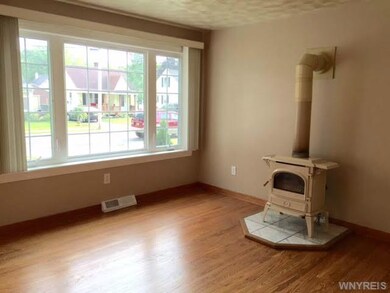 518 Esther St, North Tonawanda, NY 14120 - photo 2