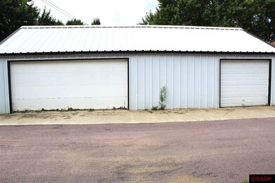 1020 N Jefferson St, New Ulm, MN 56073 - photo 2