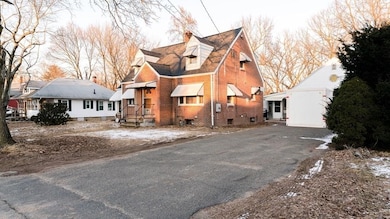 181 Laurelton St, Springfield, MA 01109 - photo 2