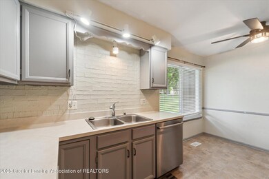 12-311-Lama-Cir-Lansing-MI-48911-WindowS