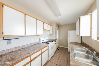 4627 N 47th Dr, Phoenix, AZ 85031 - photo 3