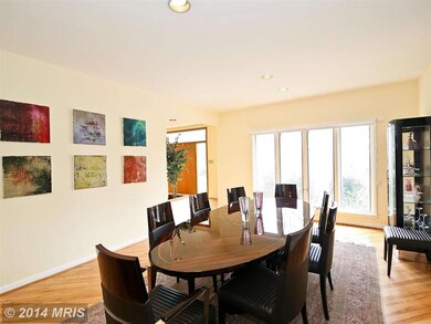 8608 Split Oak Cir, Bethesda, MD 20817 - photo 3