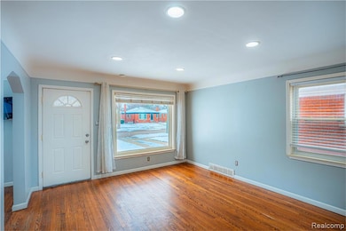 8467 Riverview St, Dearborn Heights, MI 48127 - photo 4