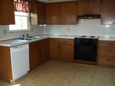 1361 Pegwood Dr, Columbus, OH 43229 - photo 7