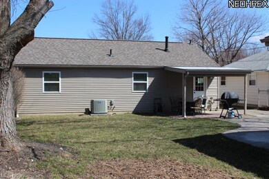 356 Thelma Dr, Sheffield Lake, OH 44054 - photo 3