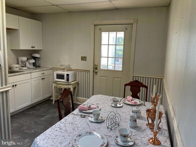 270 S Washington St, Berkeley Springs, WV 25411 - photo 4