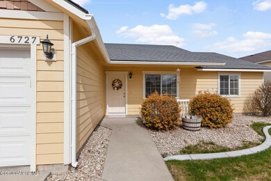 Entrance / Front DoorAve-2