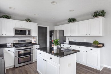 Updated kitchen with all appliances staying!