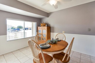 13854 N Cameo Dr breakfast nook