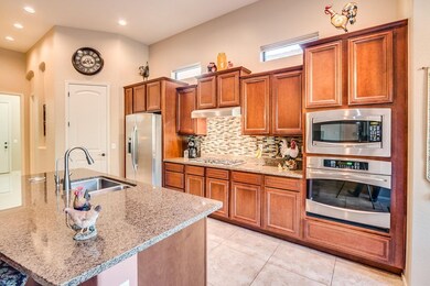 Large Kitchen  center island/bar
