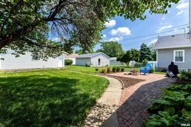 1020 Brown St, Bettendorf, IA 52722 - photo 3