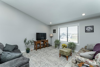 179 Stonelake Dr SE, Rochester, MN 55904 - photo 5