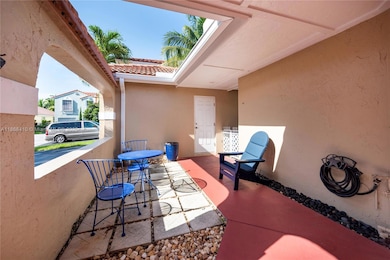 1426 Seagrape Cir, Weston, FL 33326 - photo 5