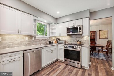 1804 Dutchmans Cir, Harleysville, PA 19438 - photo 4