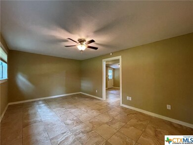 818 W Hopkins St unit B, San Marcos, TX 78666 - photo 7