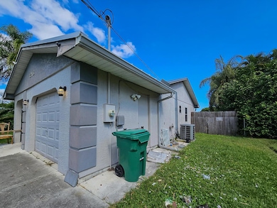 213 SE Whitmore Dr, Port Saint Lucie, FL 34984 - photo 5