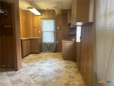 703 E Cedar St, Seguin, TX 78155 - photo 5