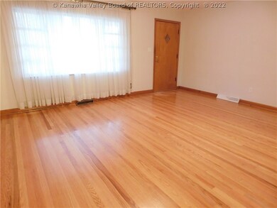 519 24th St, Dunbar, WV 25064 - photo 2