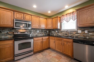 8905 Fox Chase Place, Louisville, KY 40228 - photo 5