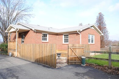 7804 E Manslick Rd, Louisville, KY 40228 - photo 5